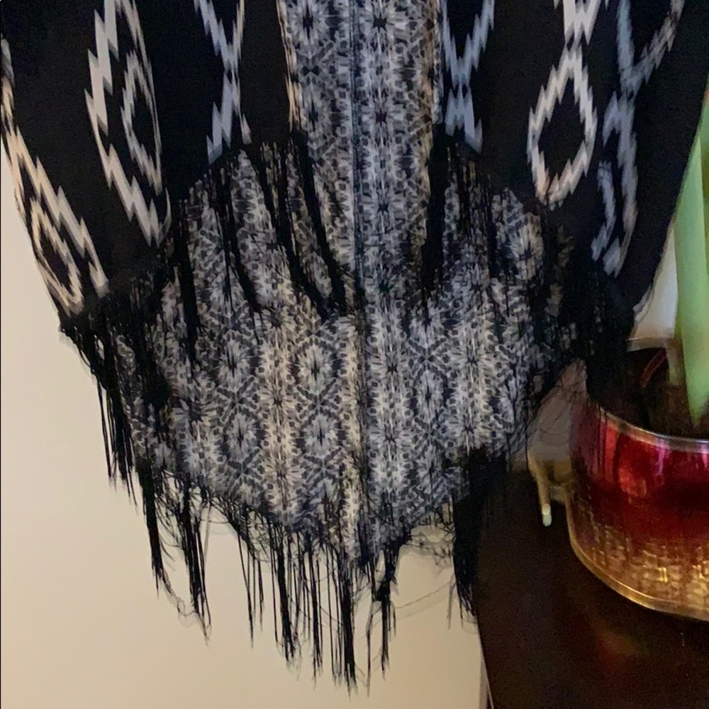 Patterned cloak - Picture 2 of 3